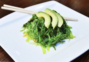 seaweed salad with avacado